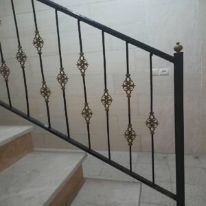 نرده فرفورژه راه پله با طرح فلزی
