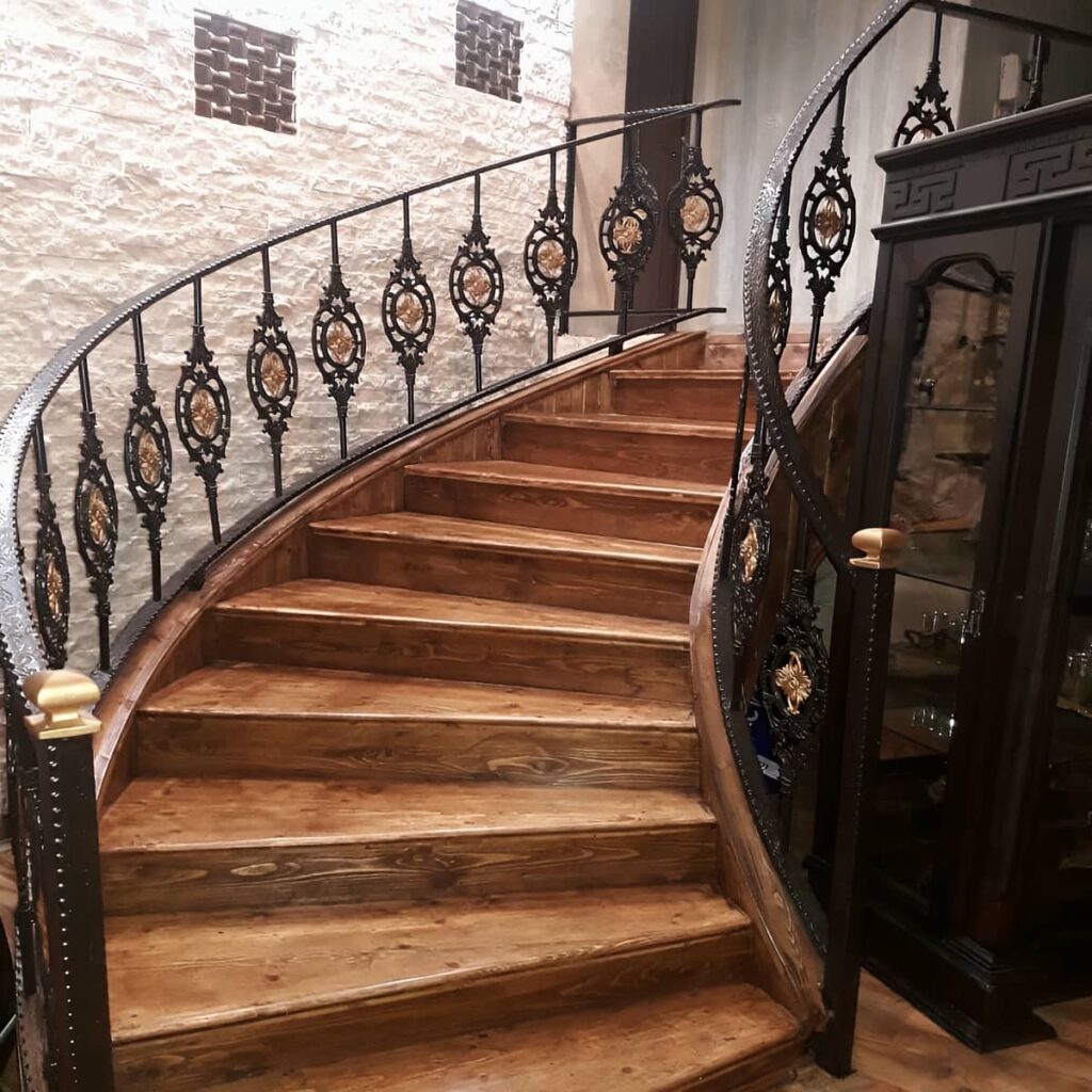 حفاظ پله فرفورژه کلاسیک