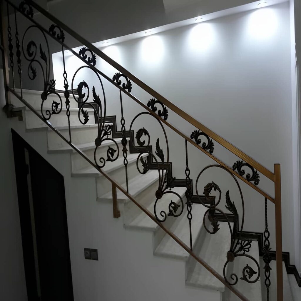 نرده تراس فرفورژه با پوشش محافظ