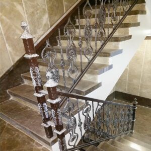 نرده فرفورژه بالکن با طرح فلزی کلاسیک