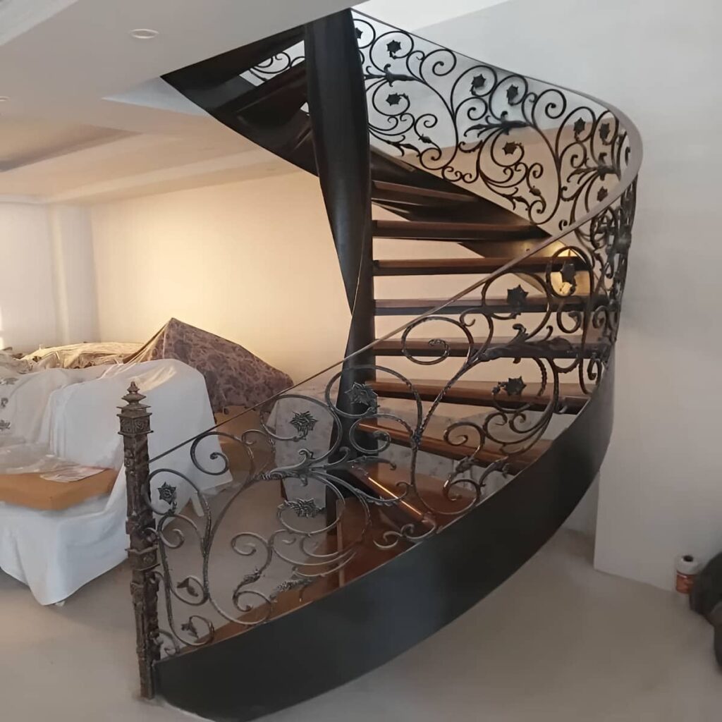 نرده پله فرفورژه با پوشش مقاوم سطحی