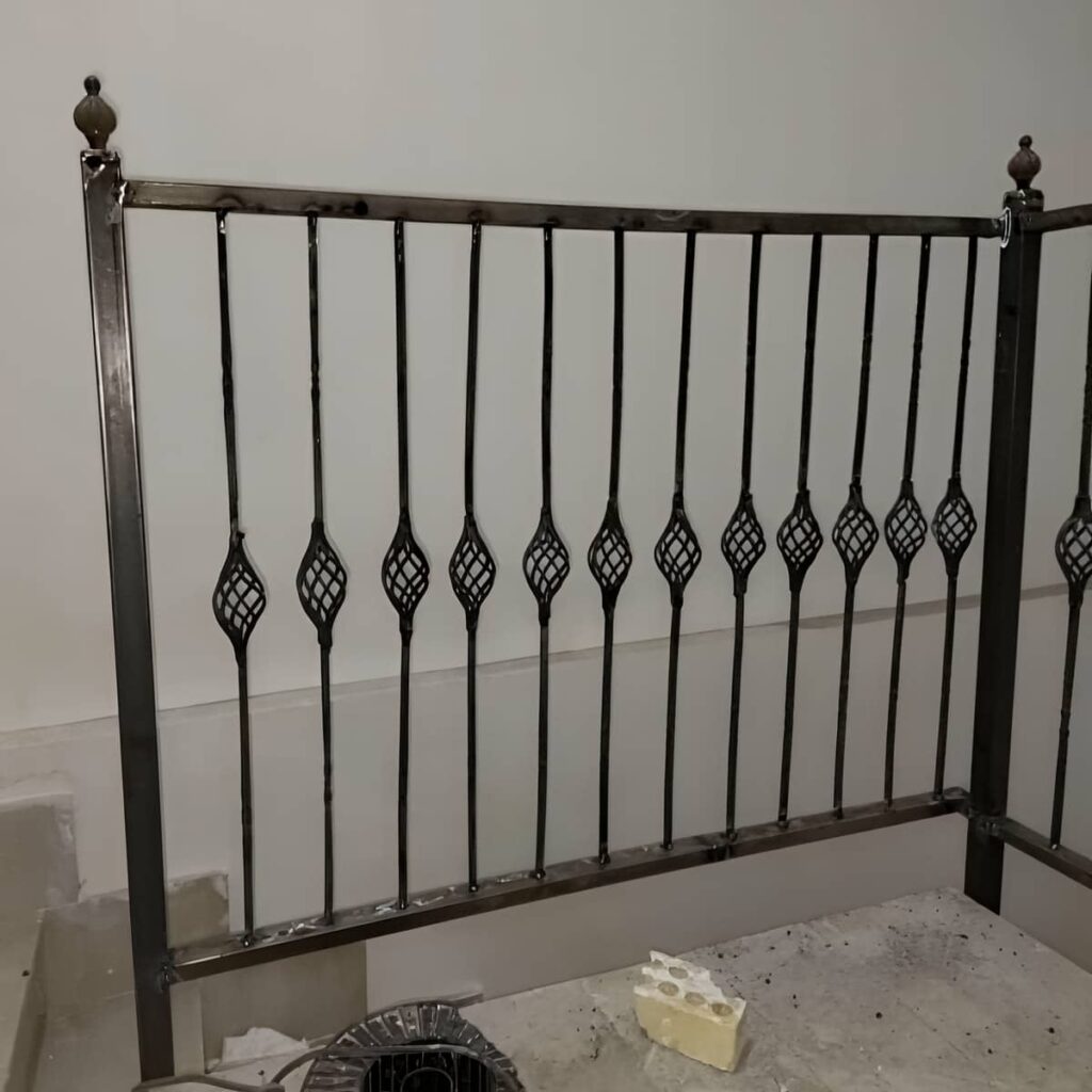 نرده پله کلاسیک فرفورژه