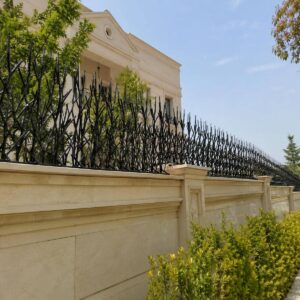 حفاظ روی دیوار فلزی با طراحی مقاوم