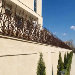 نرده روی دیوار نمای کلاسیک فرفورژه