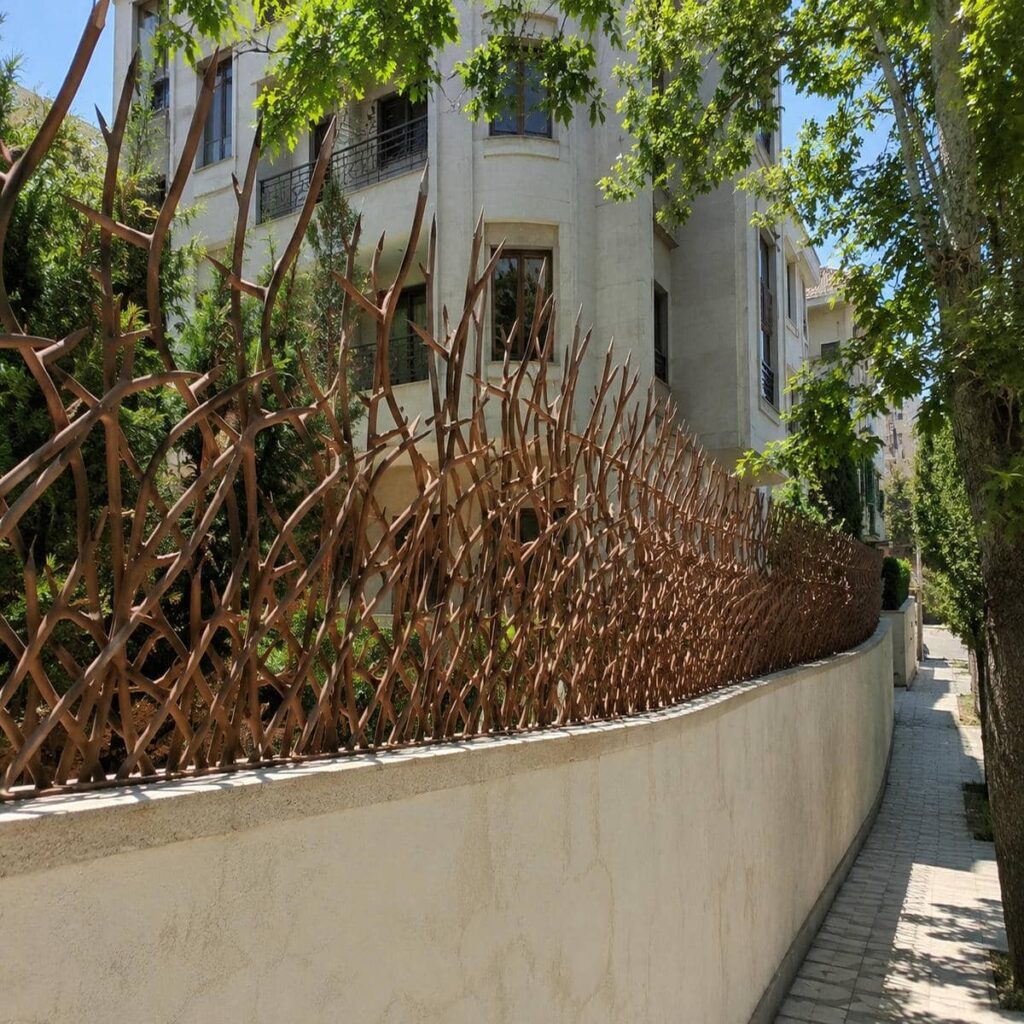 حفاظ سرنیزه ای نمای ساختمان