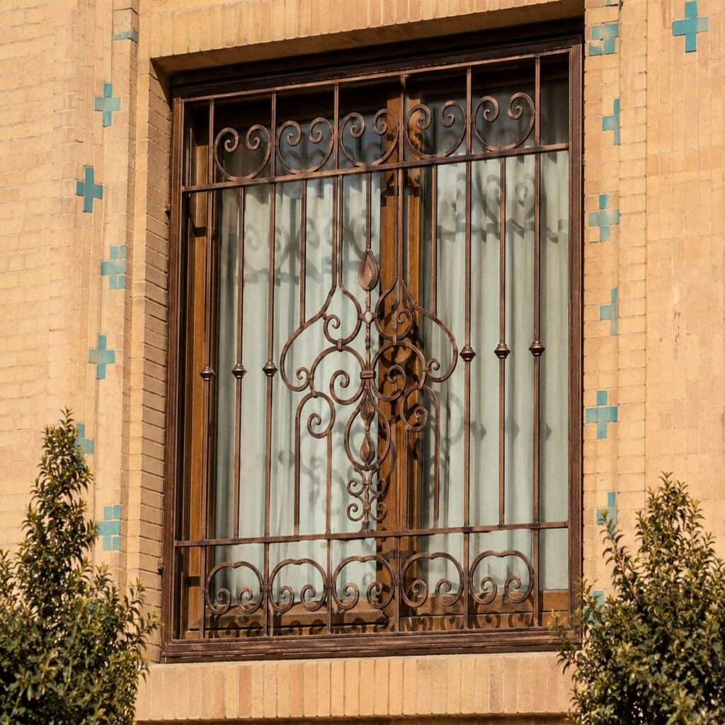 محافظ پنجره دوجداره مدرن