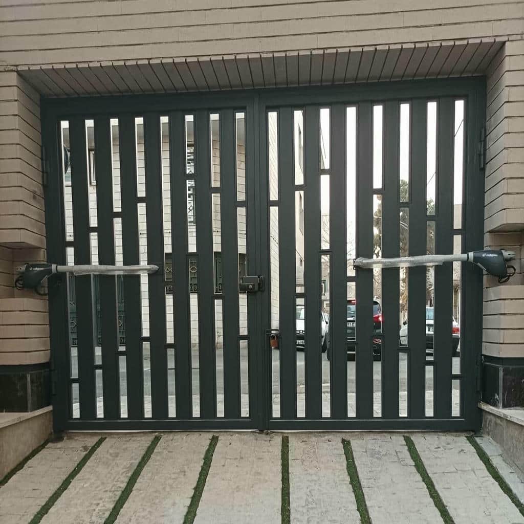 بازدید کارشناس از جک بازویی فرسوده در مشهد