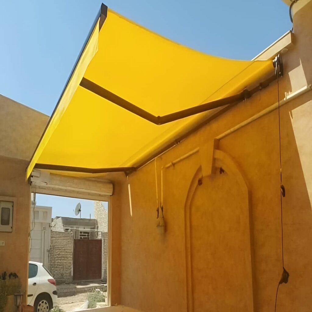 بافت پارچه سبز زیتونی در نور عصر