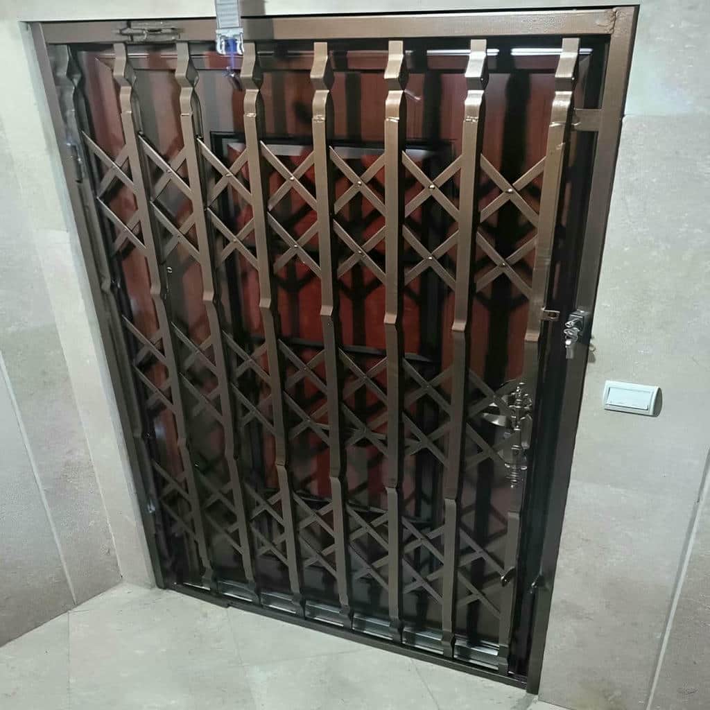 بررسی برگه مشخصات سفارش کنار گارد فلزی