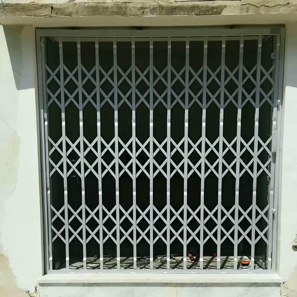 حفاظ درب آکاردئونی مشکی برای دهانه عریض رشت