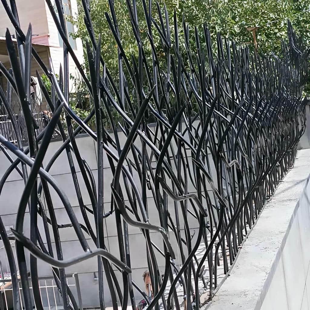 حفاظ دیوار روی تاج بلوکی محوطه کارگاه