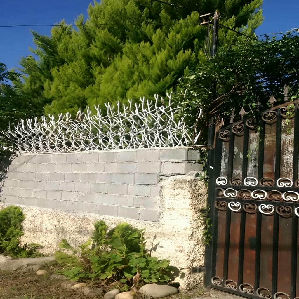 حفاظ دیوار سرنیزه‌ای ورودی تعاونی استان کهگیلویه و بویراحمد