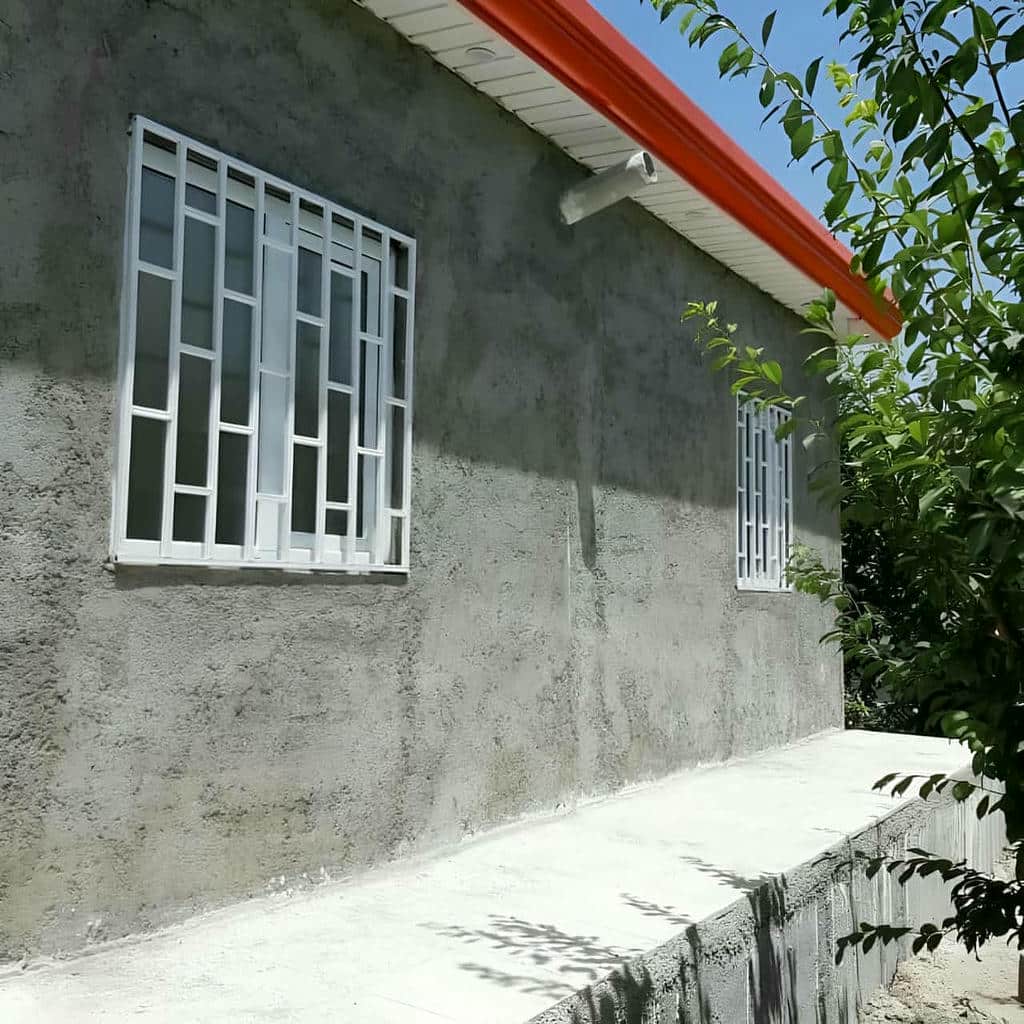 حفاظ پنجره رنگ شده مقابل حیاط باران گیر حفاظ پنجره رنگ شده مقابل حیاط باران گیر