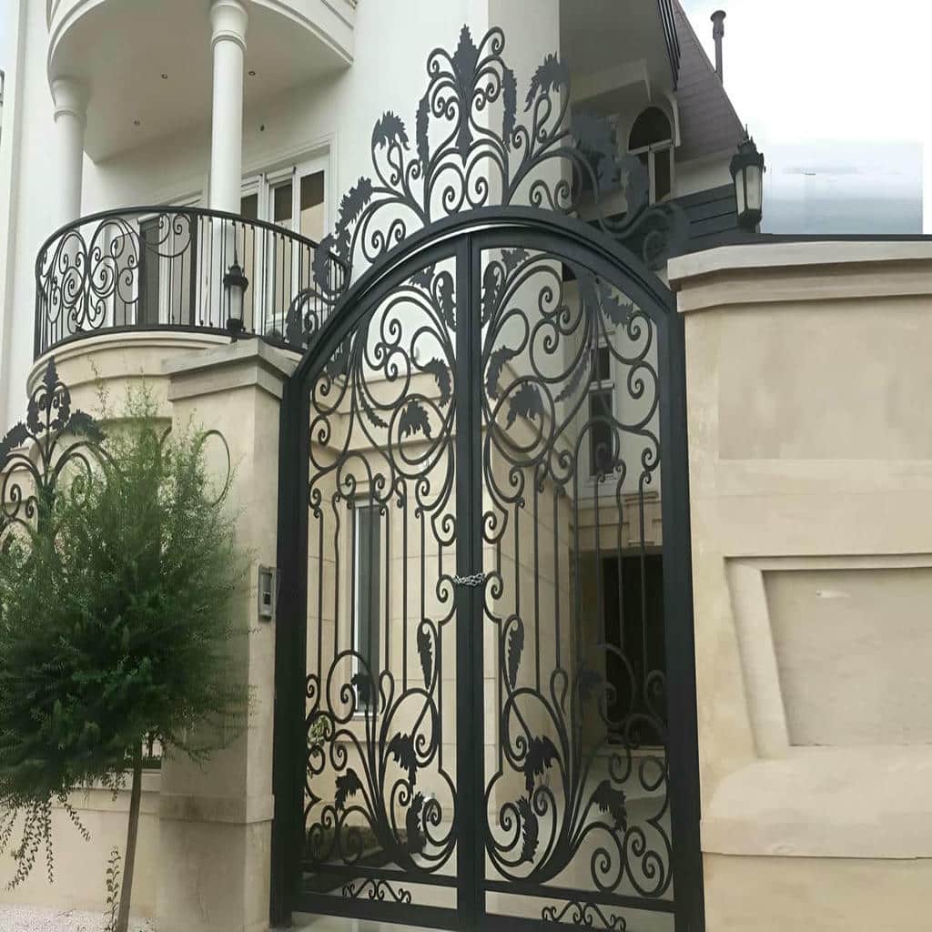 درب آهنی دولنگه با پنل پوشیده و دستگیره ساده