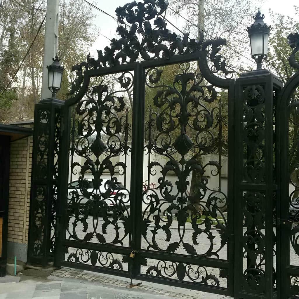 درب حیاط دولنگه با پنل مات ساده