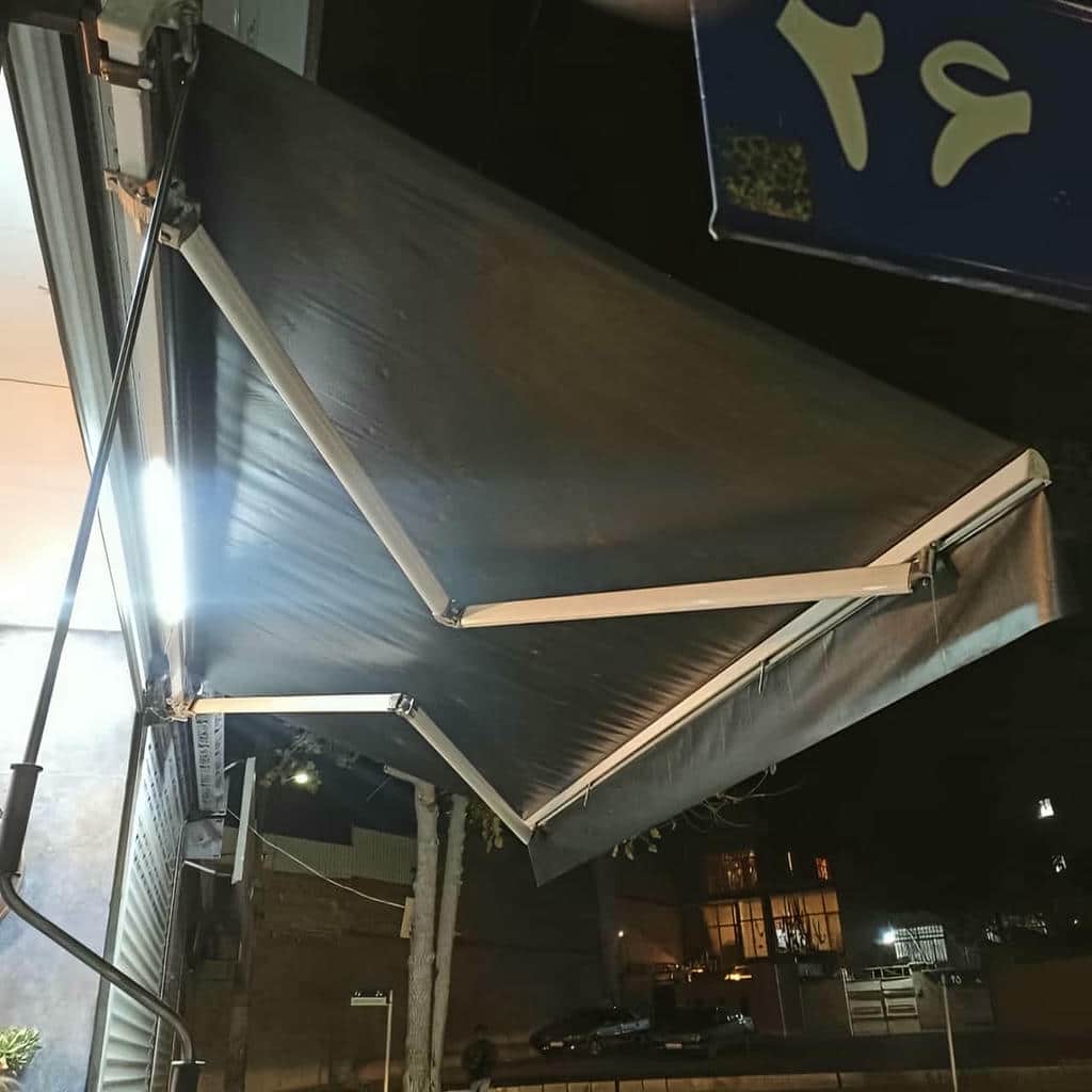 سایبان برقی خاکی بالای میز سفالگری گرگان