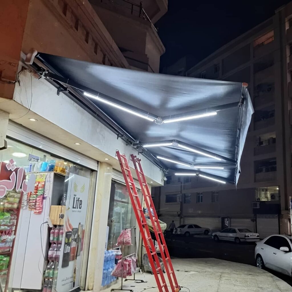 نمای باز بازوی آلومینیومی کنار جان پناه ساحلی
