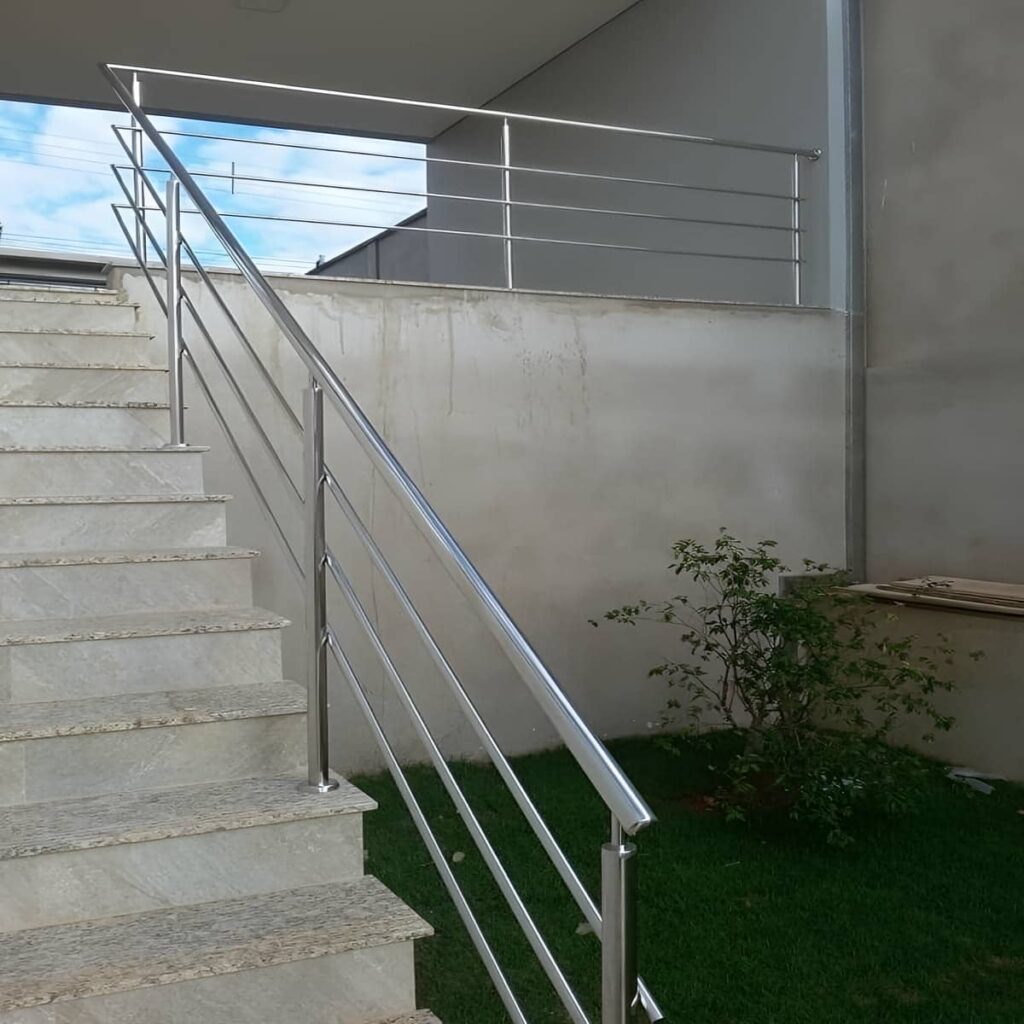 هندریل استیل مات در ویلای دوطبقه ساری