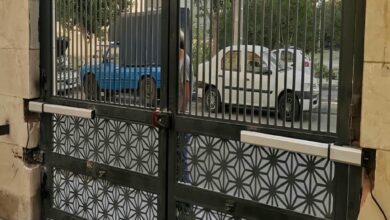 جک درب پارکینگ کنار ستون نامتقارن ساختمان اردبیل