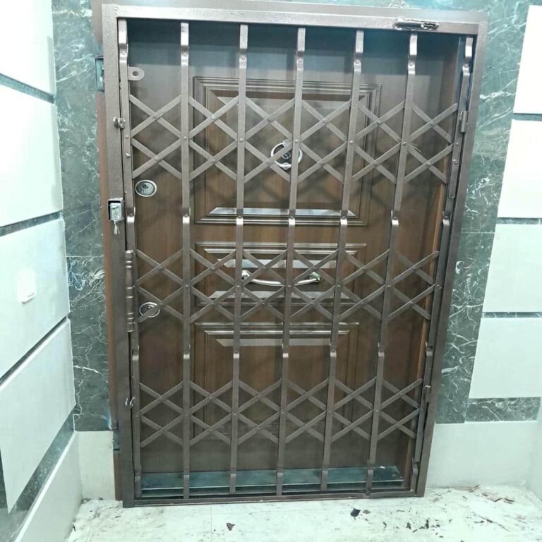حفاظ درب آکاردئونی مشکی روی چارچوب نامتقارن اردبیل حفاظ درب آکاردئونی مشکی روی چارچوب نامتقارن اردبیل
