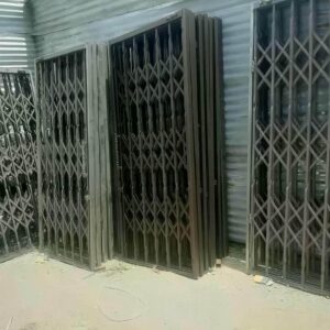 حفاظ درب آکاردئونی مشکی مات استان چهارمحال و بختیاری