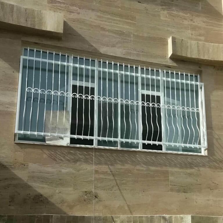 حفاظ پنجره خاکستری اتاق آفتاب گیر استان کرمان حفاظ پنجره خاکستری اتاق آفتاب گیر استان کرمان