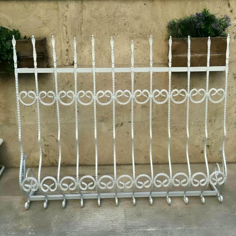 حفاظ پنجره مشکی با اتصال تمیز دفتر یزد حفاظ پنجره مشکی با اتصال تمیز دفتر یزد