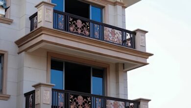 نرده بالکن قوسی برنزی روی تراس پنت هاوس تبریز
