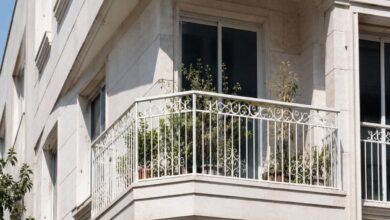 نرده بالکن مشکی گوشه ساختمان بندرعباس