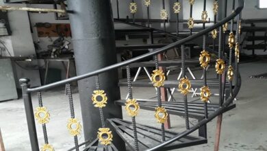 نرده راه پله مشکی کنار دیوار منحنی گرگان